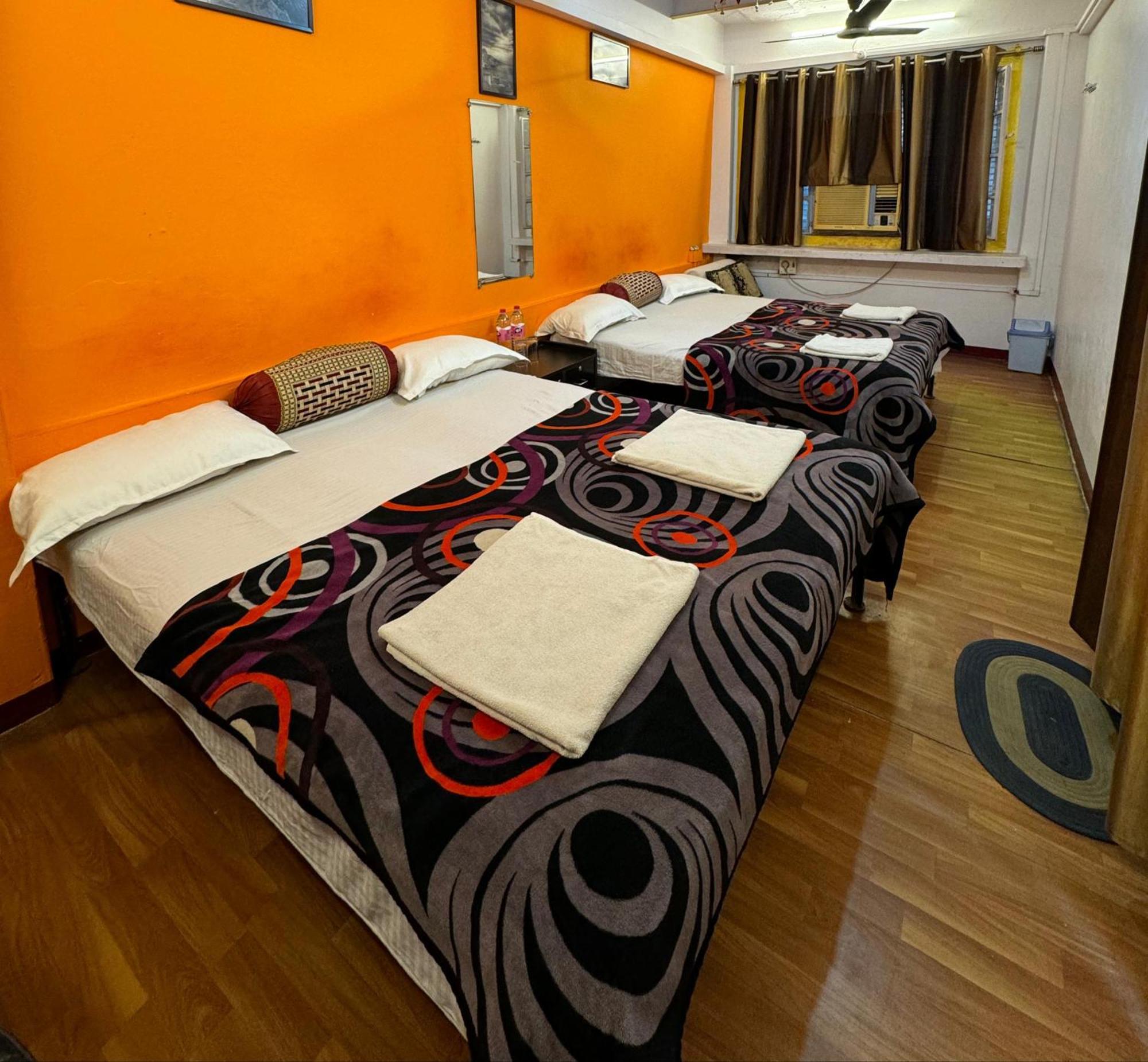 The Golden Lodge Варанаси Экстерьер фото